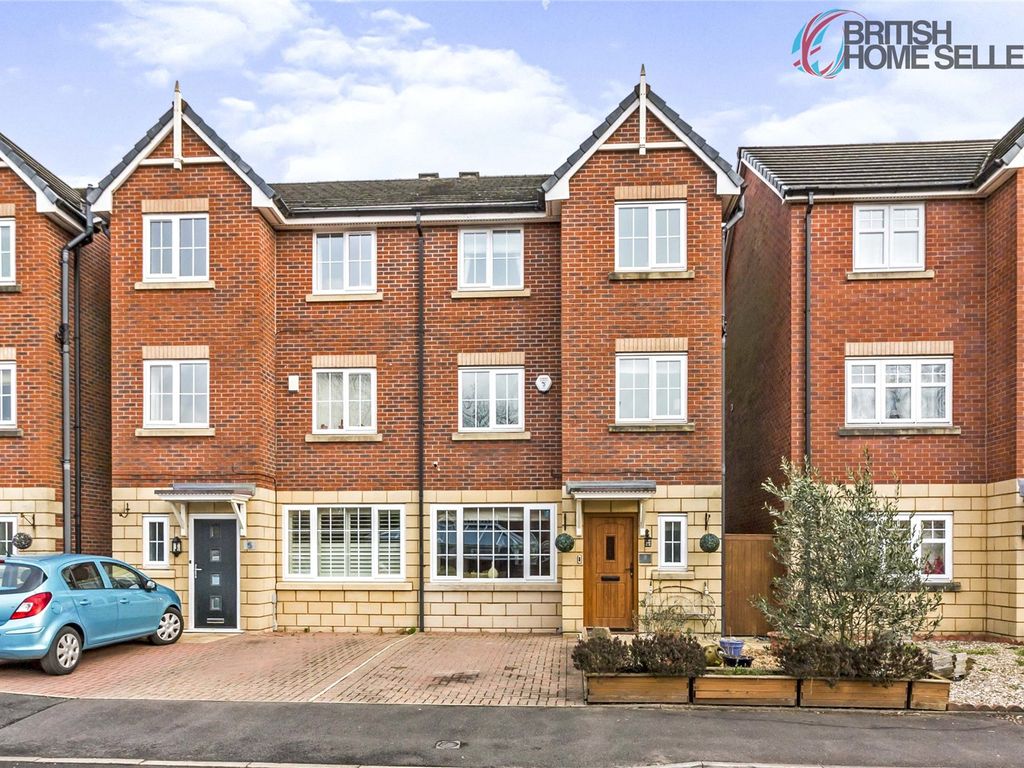 5 bed semidetached house for sale in Godolphin Close, Eccles