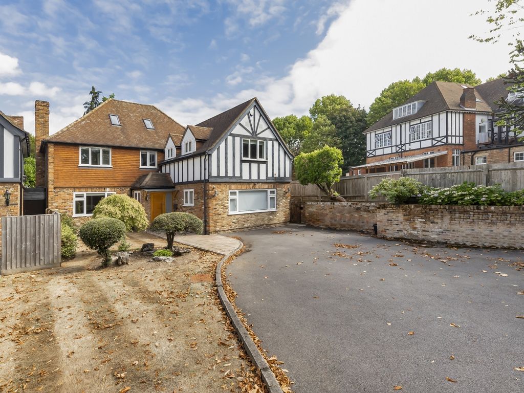 5 bed semidetached house to rent in Hendon Avenue, Finchley, London N3