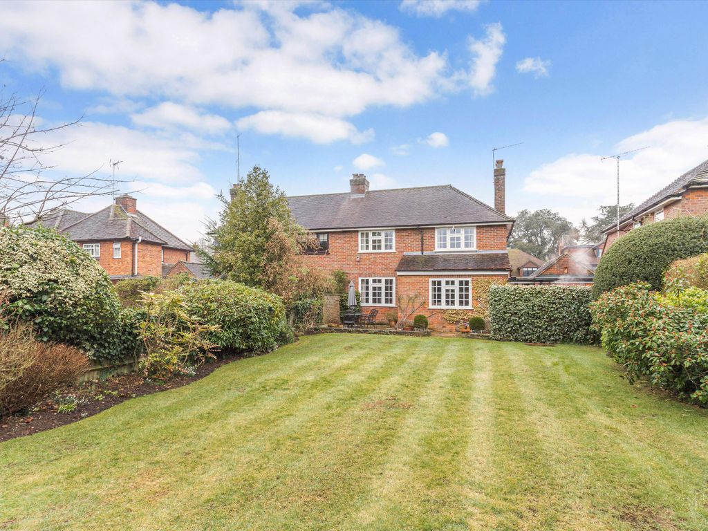 3 bed semidetached house for sale in Reynolds Road, Beaconsfield HP9