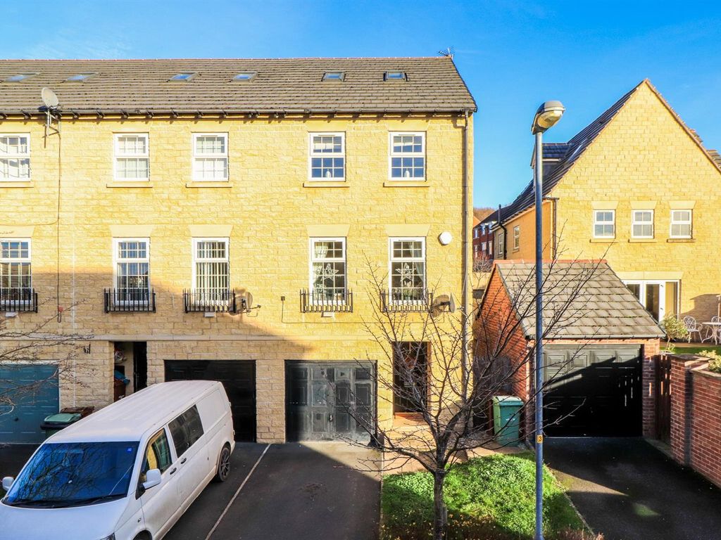 4 bed town house to rent in Hepworth Close, Woolley Grange S75 Zoopla