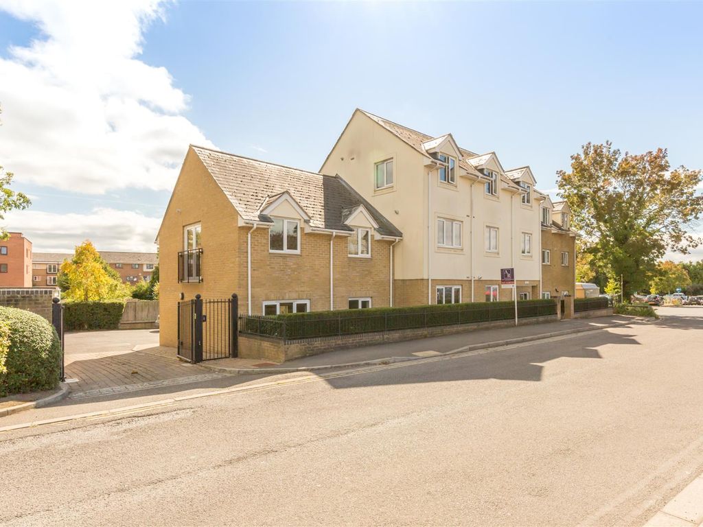 Studio to rent in Foresters Court, Kidlington, Oxon OX5, £950 pcm Zoopla