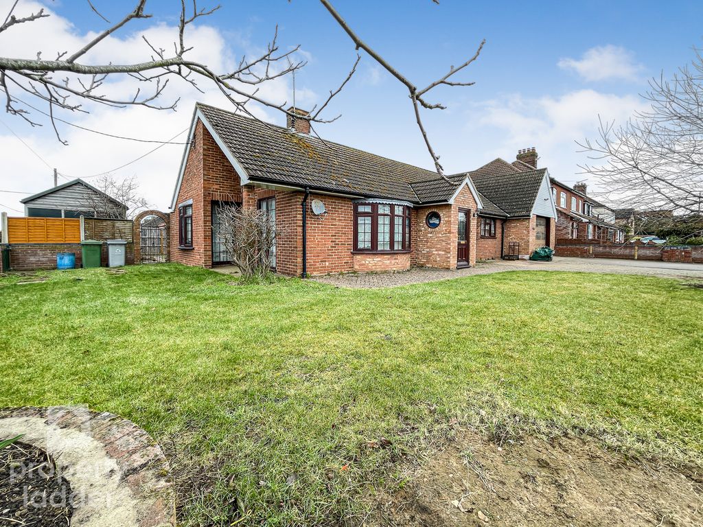 3 bed detached bungalow for sale in Crostwick Lane, Spixworth, Norwich NR10 Zoopla