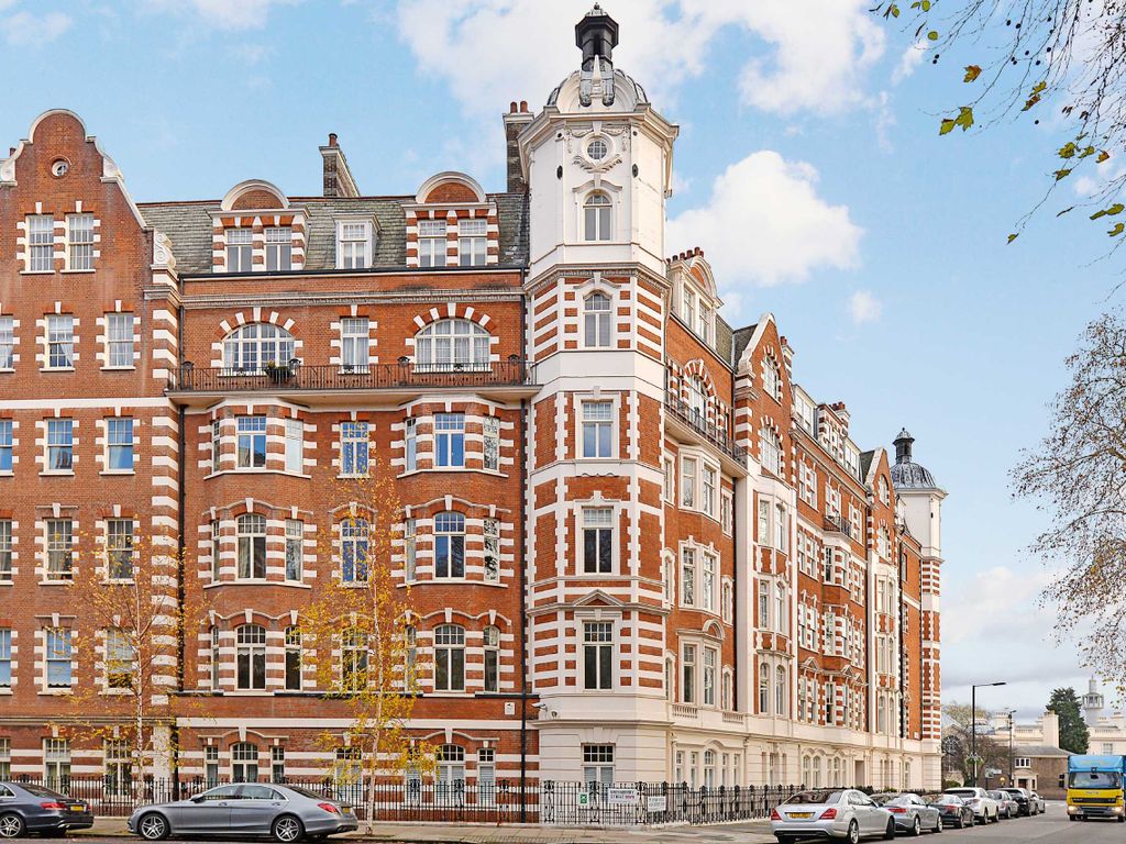 North Gate Prince Albert Road St John's Wood London NW8  