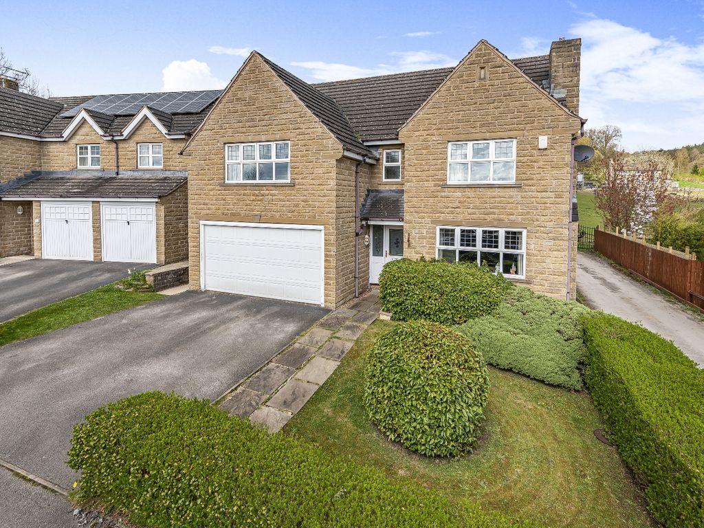4 bed detached house for sale in Effingham Road, Harden, Bingley, West