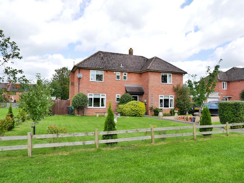 4 bed detached house for sale in Edinburgh Road, Calne SN11 Zoopla