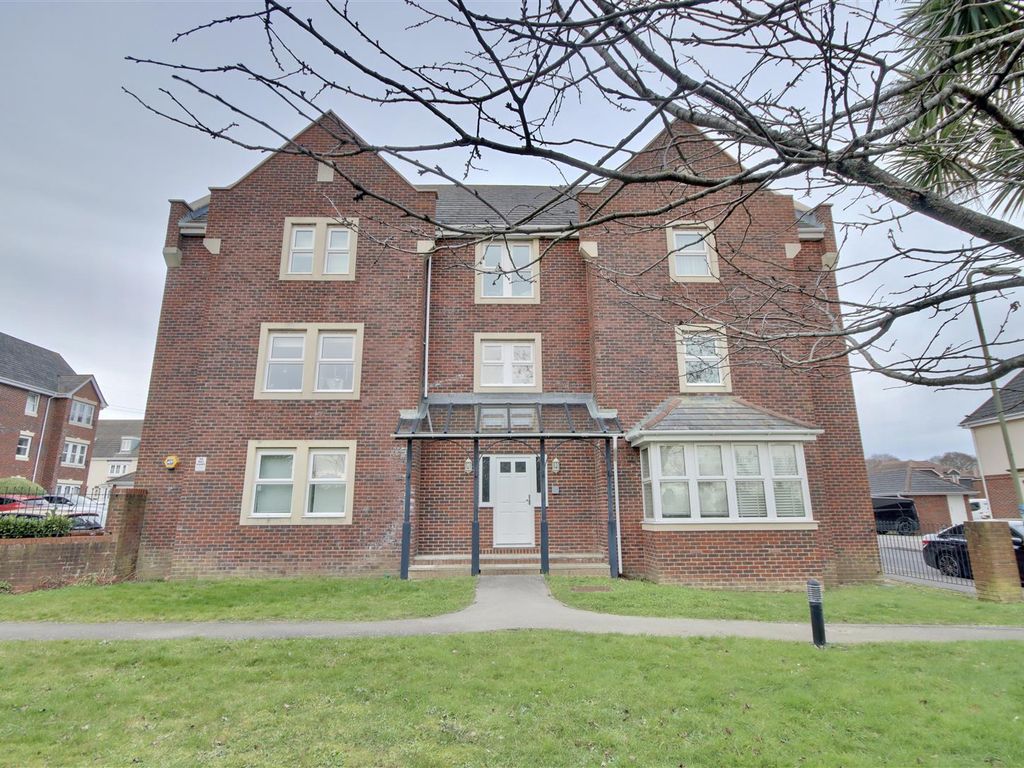 1 bed flat to rent in Temeraire House, Oysell Gardens, Fareham PO16