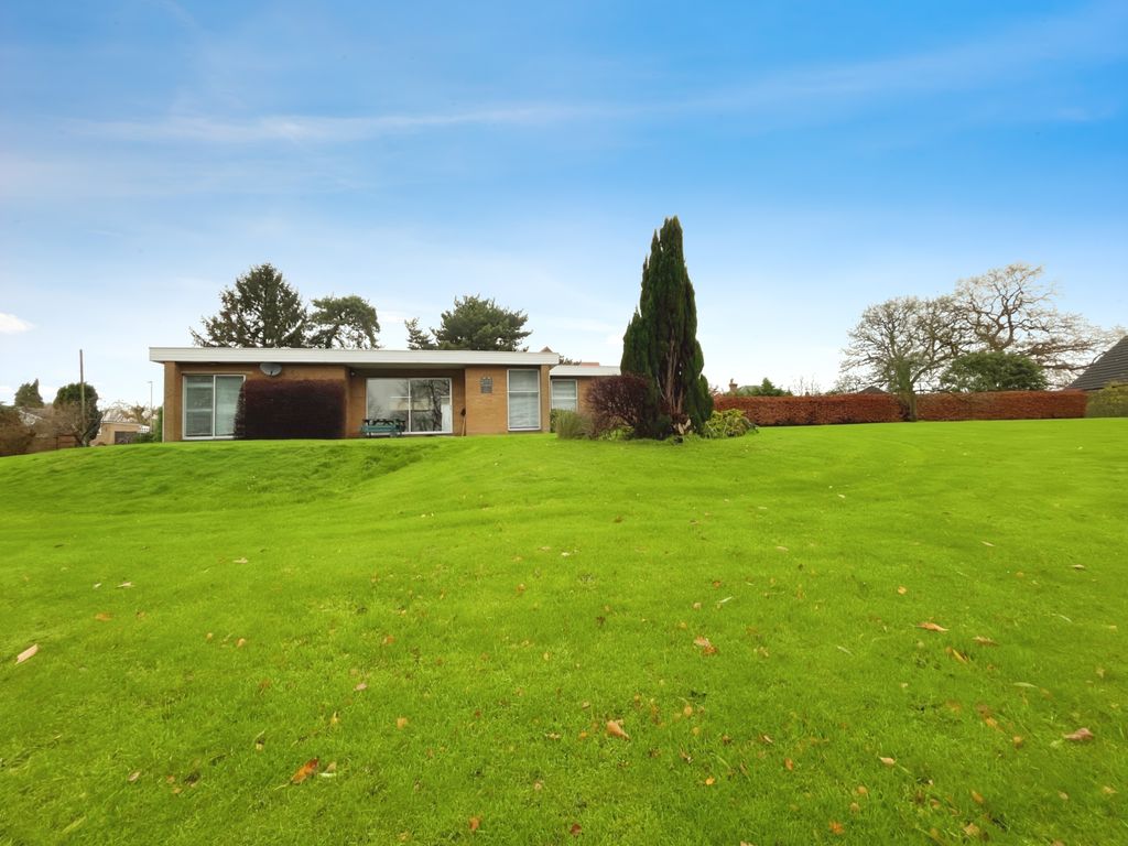 5 bed detached bungalow to rent in Fern Grove, Cherry Willingham