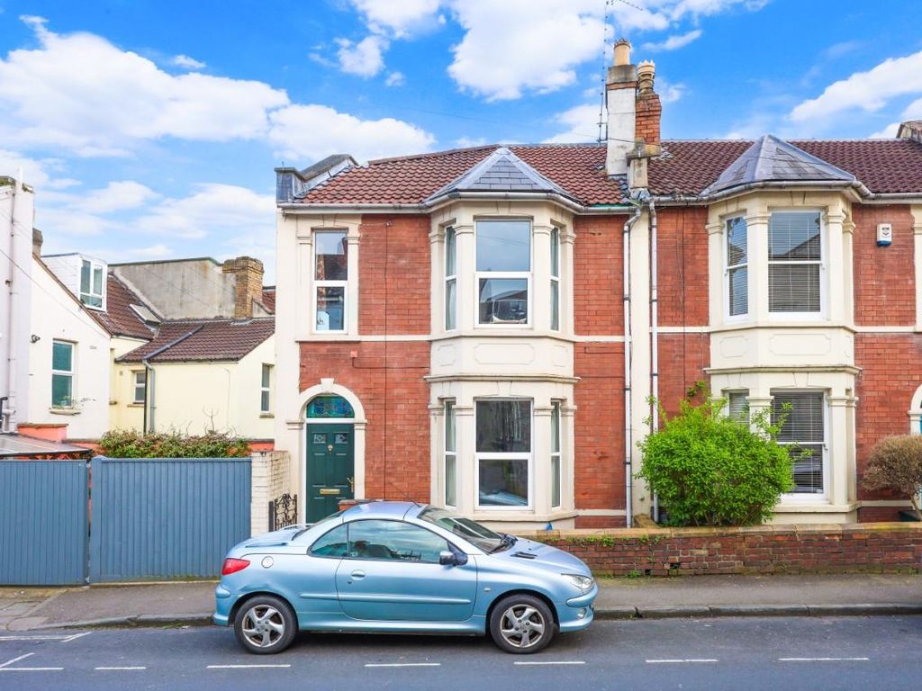 3 bed end terrace house for sale in Lower Cheltenham Place, Montpelier