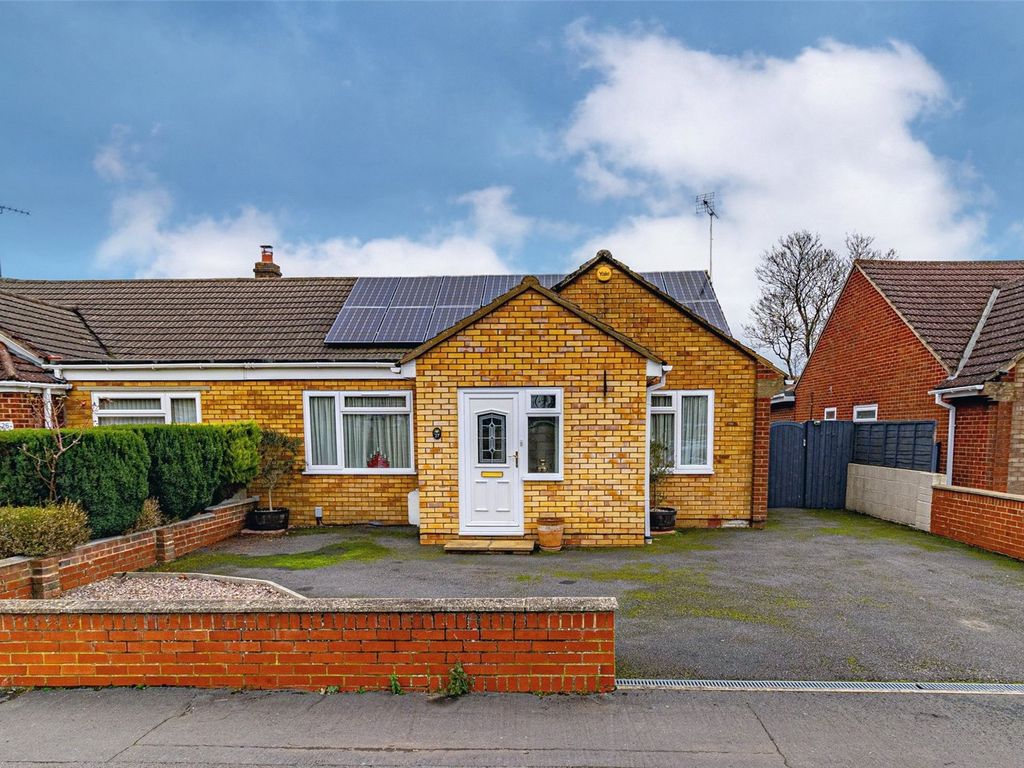 3 bed bungalow to rent in Shenton Close, Upper Stratton, Swindon SN3, £