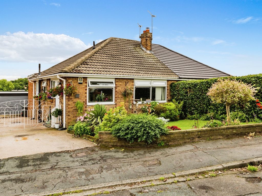 3 bed semidetached bungalow for sale in Green Spring Avenue, Birdwell