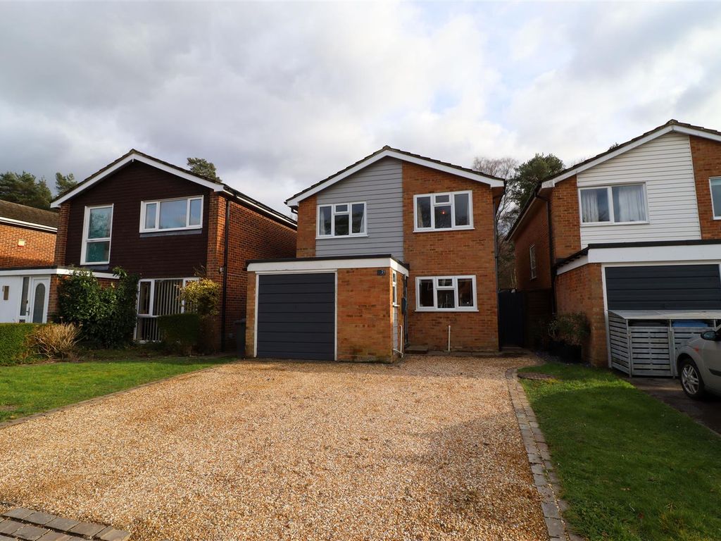 4 bed detached house for sale in Fir Tree Way, Fleet GU52 Zoopla