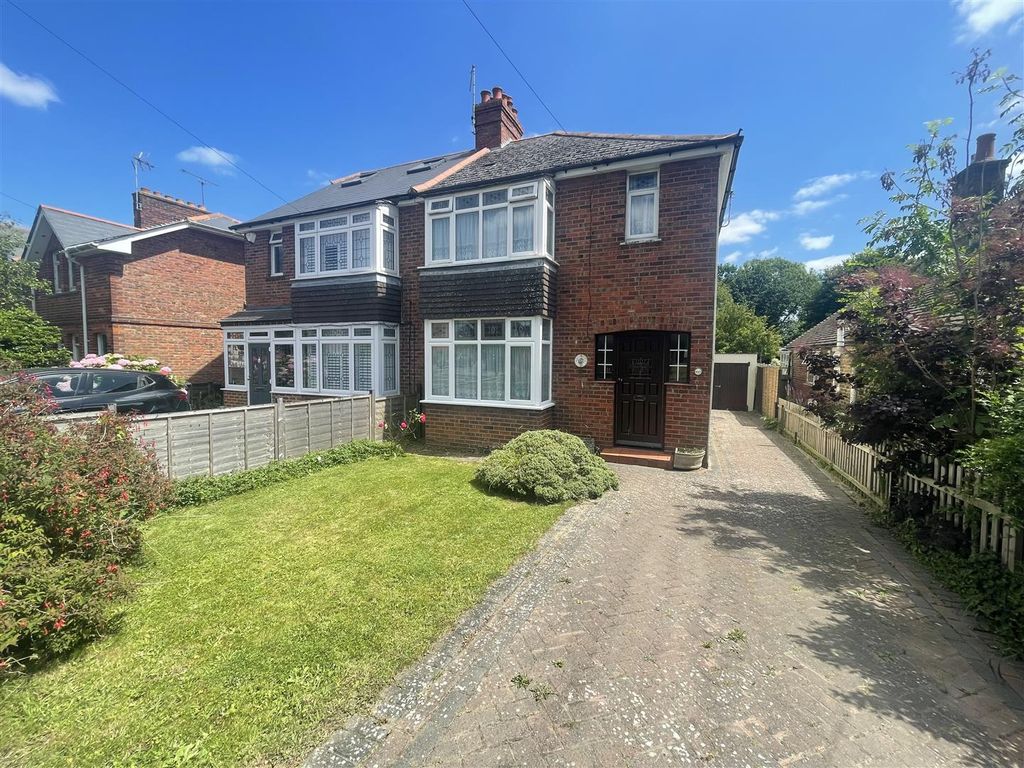 3 bed semidetached house for sale in Kingsnorth Road, Ashford, Kent