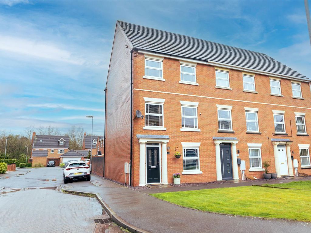 4 bed town house for sale in Redrock Crescent, Kidsgrove, StokeOn