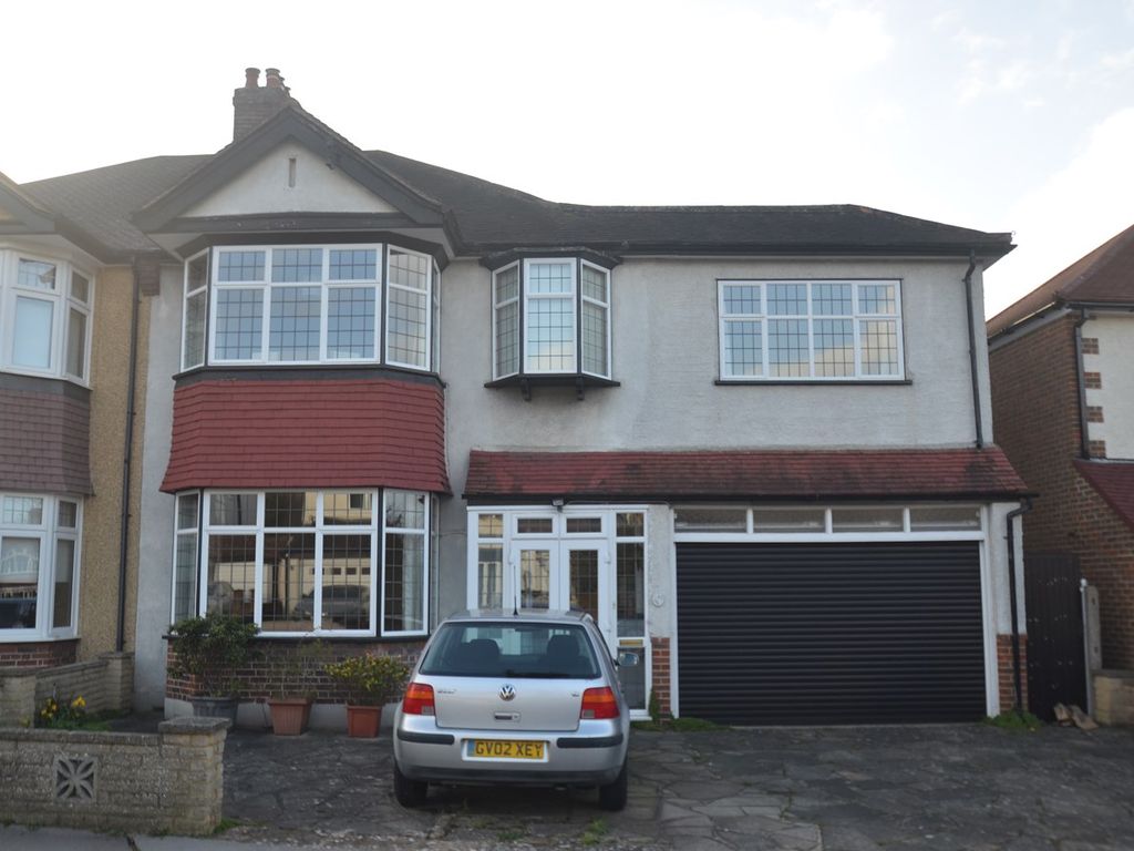 4 bed semidetached house for sale in Wickham Avenue, Shirley, Croydon