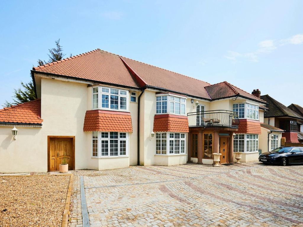8 bed detached house for sale in Weymouth Avenue, Mill Hill, London NW7