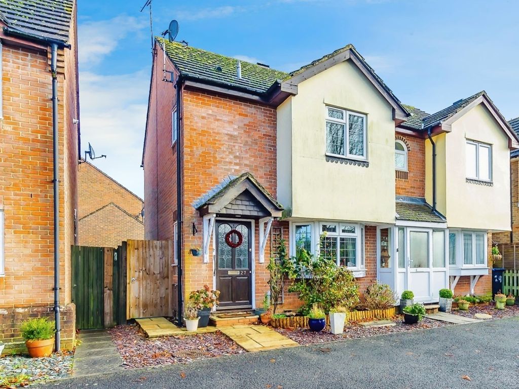 2 bed semidetached house for sale in Drake Avenue, Caterham CR3, £