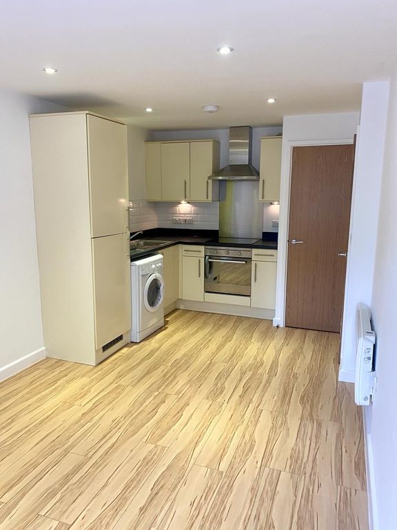 1 bed flat to rent in Whitebines, Farnham GU9, £950 pcm Zoopla