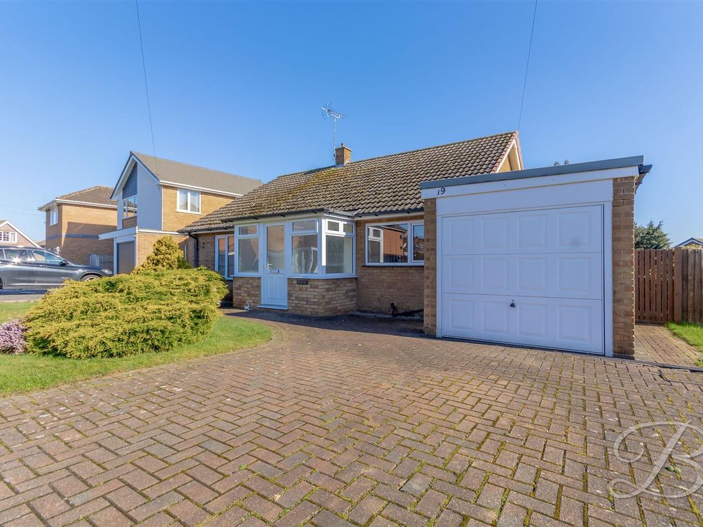 3 bed detached bungalow to rent in St. Peters Avenue, Warsop, Mansfield