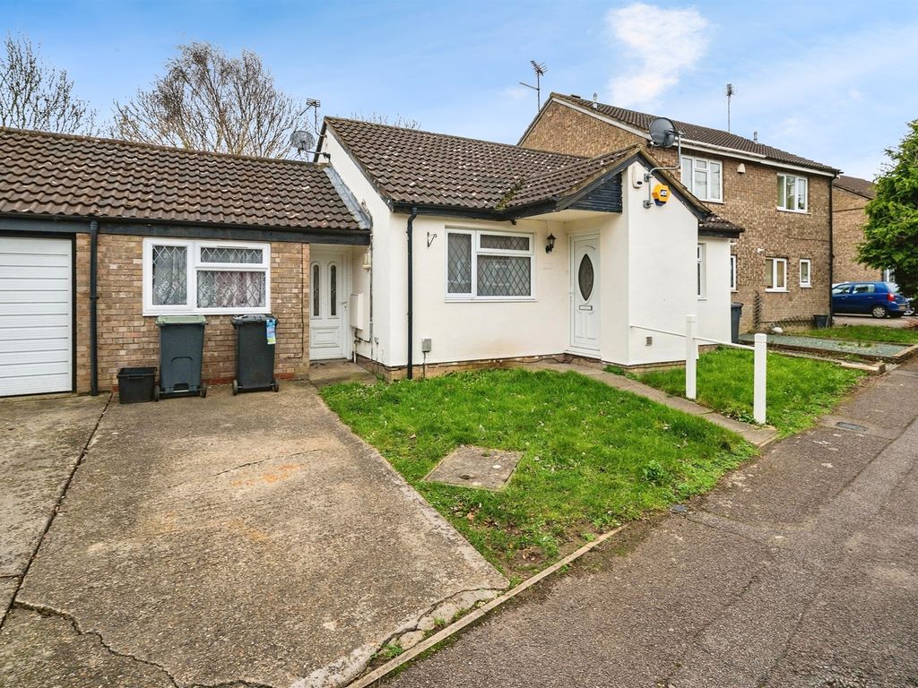 3 bed terraced bungalow for sale in Repton Close, Luton LU3, £290,000