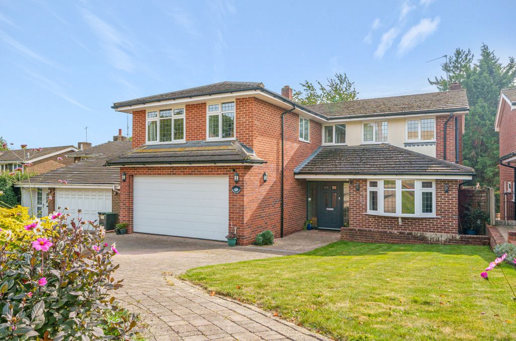 5 bed detached house for sale in Moreland Drive, Gerrards Cross