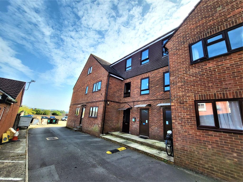 1 bed flat for sale in Bulford Road, Durrington, Salisbury, Wiltshire