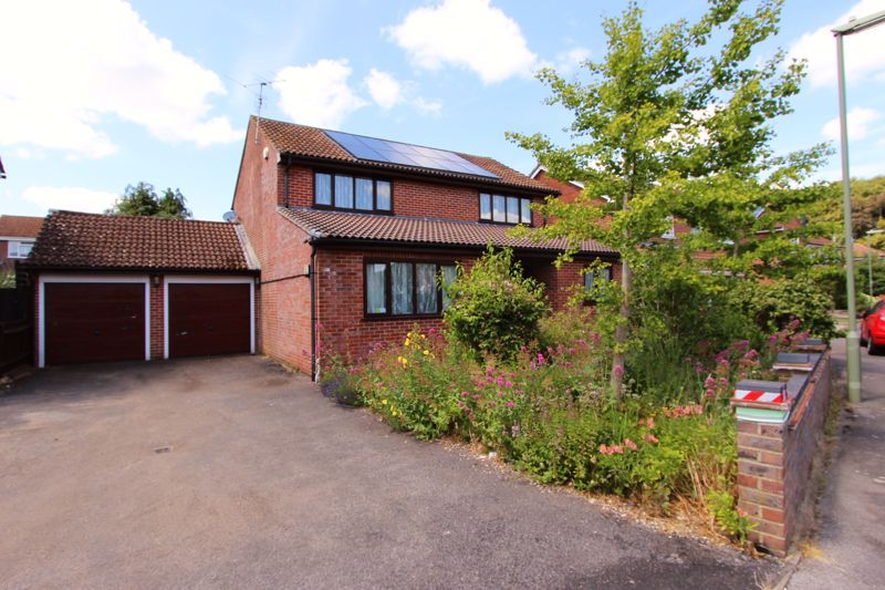 4 bed detached house for sale in Augustus Drive, Basingstoke RG23 Zoopla