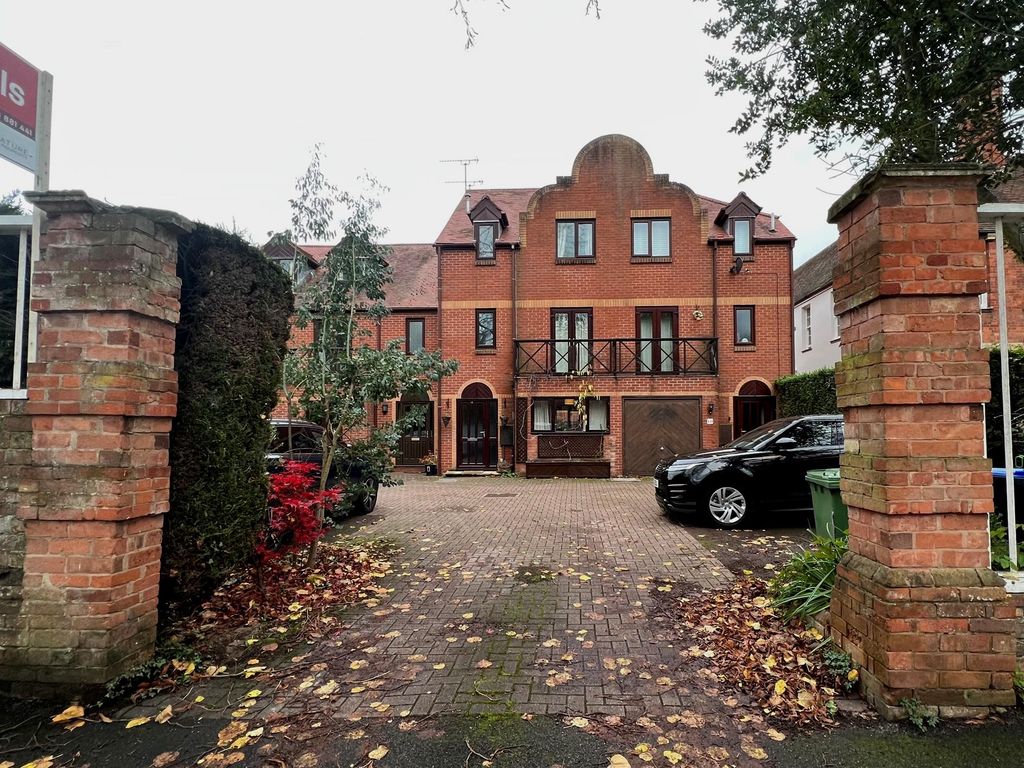 4 bed end terrace house for sale in St. Marks Road, Leamington Spa CV32
