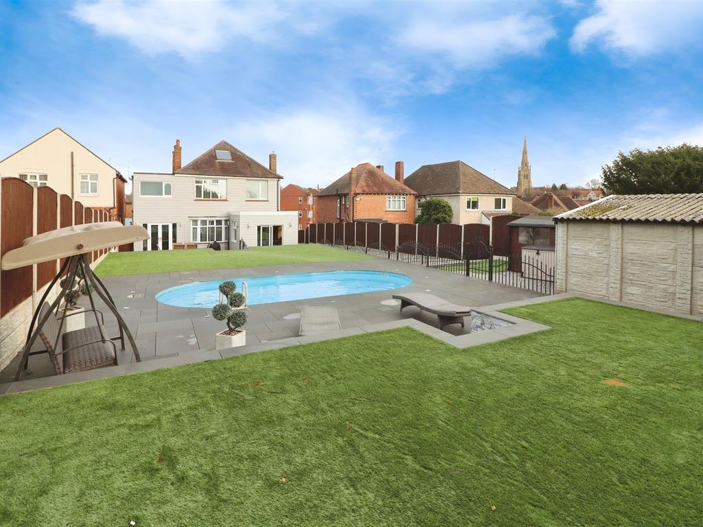 4 bed detached house for sale in Wellingborough Road, Rushden NN10, £