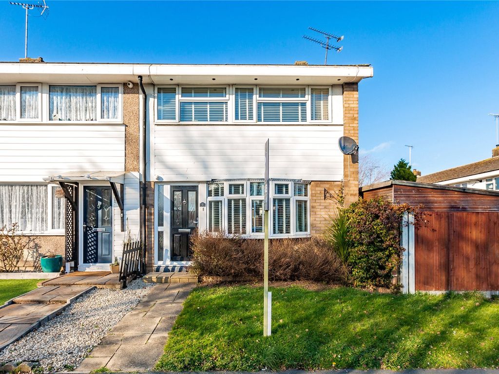 3 bed end terrace house for sale in Woolmer Green, Lee Chapel North