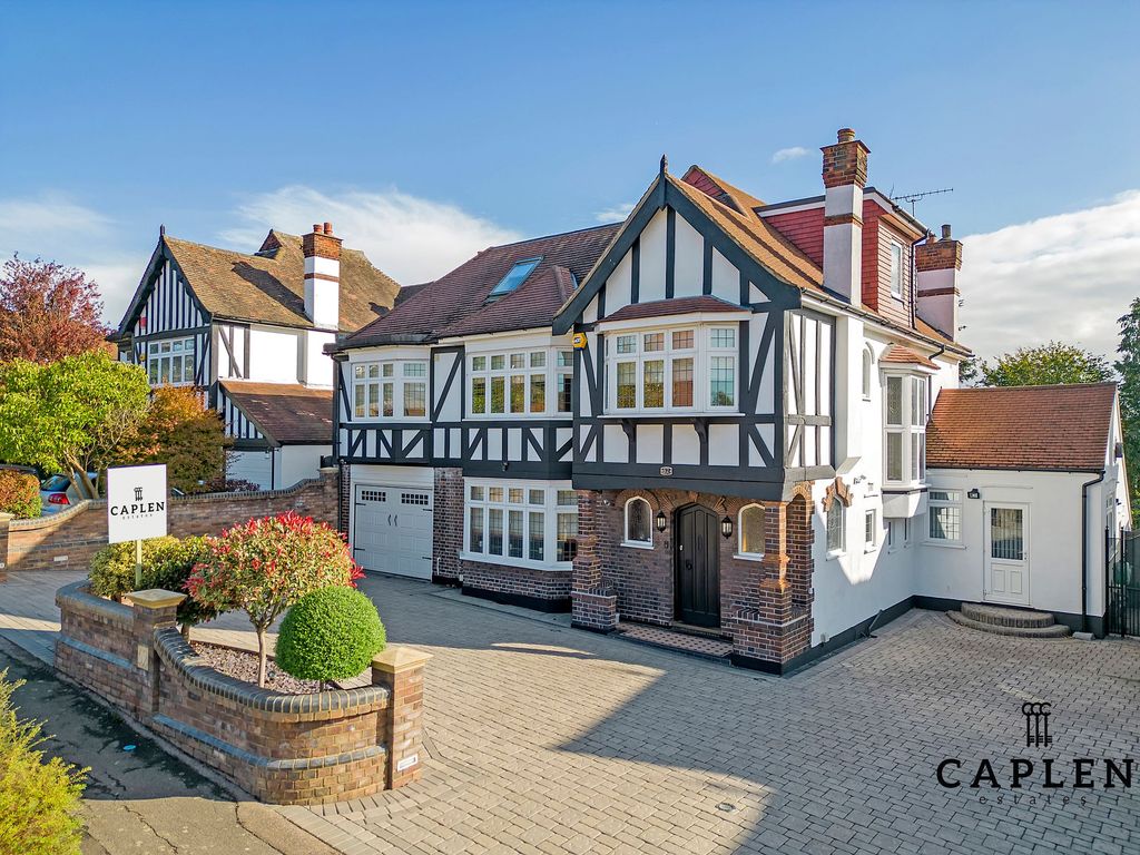 6 bed detached house for sale in Worcester Crescent, Woodford Green IG8, £2,000,000 Zoopla