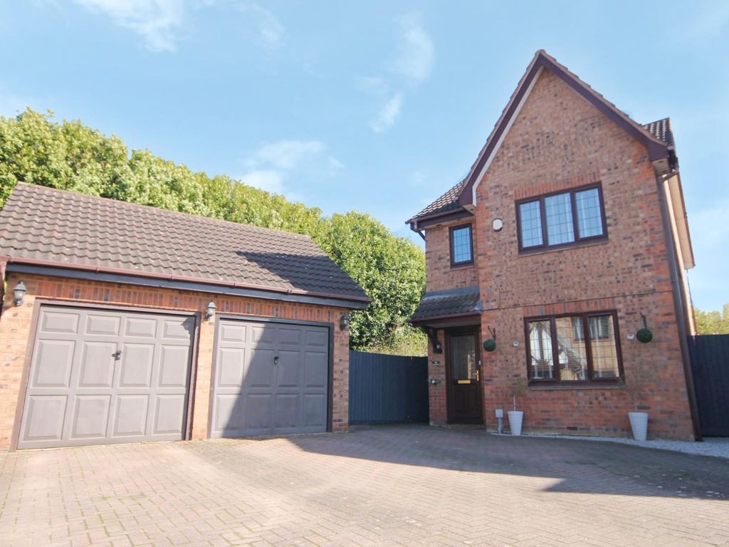 3 bed detached house for sale in Brancaster Close, Amington, Tamworth