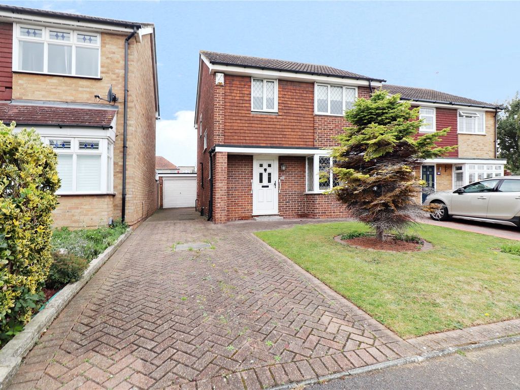 3 bed detached house for sale in Randolph Close, Bexleyheath, Kent DA7