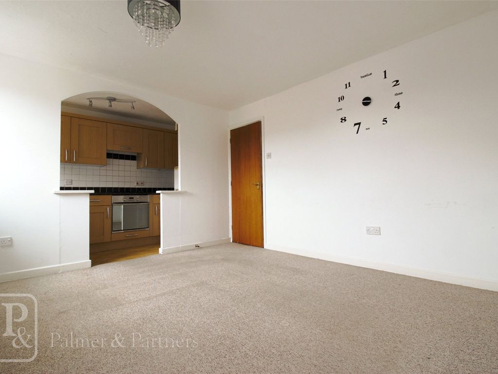 2 bed flat to rent in Hanbury Gardens, Highwoods, Colchester, Essex CO4, £950 pcm Zoopla