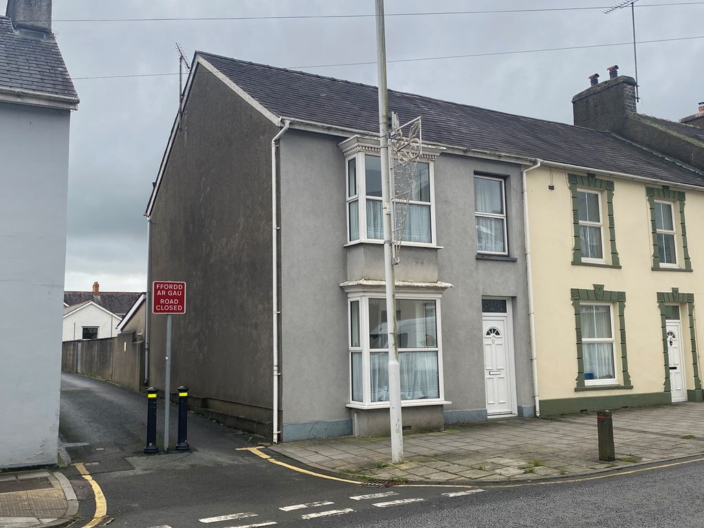 3 bed end terrace house for sale in 48 Bridge Street, Lampeter SA48