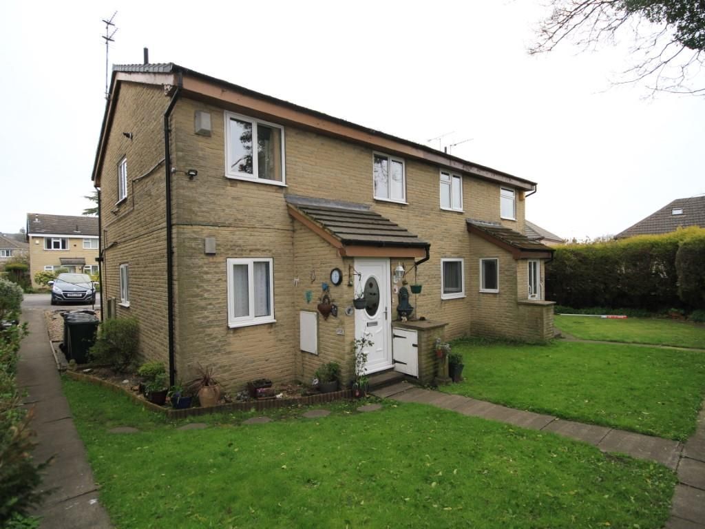 2 bed flat for sale in Fairburn Gardens, Eccleshill, Bradford BD2, £