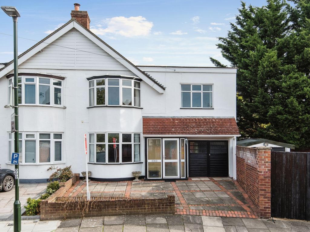 5 bed semidetached house for sale in Sheringham Avenue, Whitton