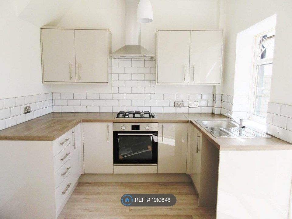 3 bed semidetached house to rent in Burns Road, Little Hulton