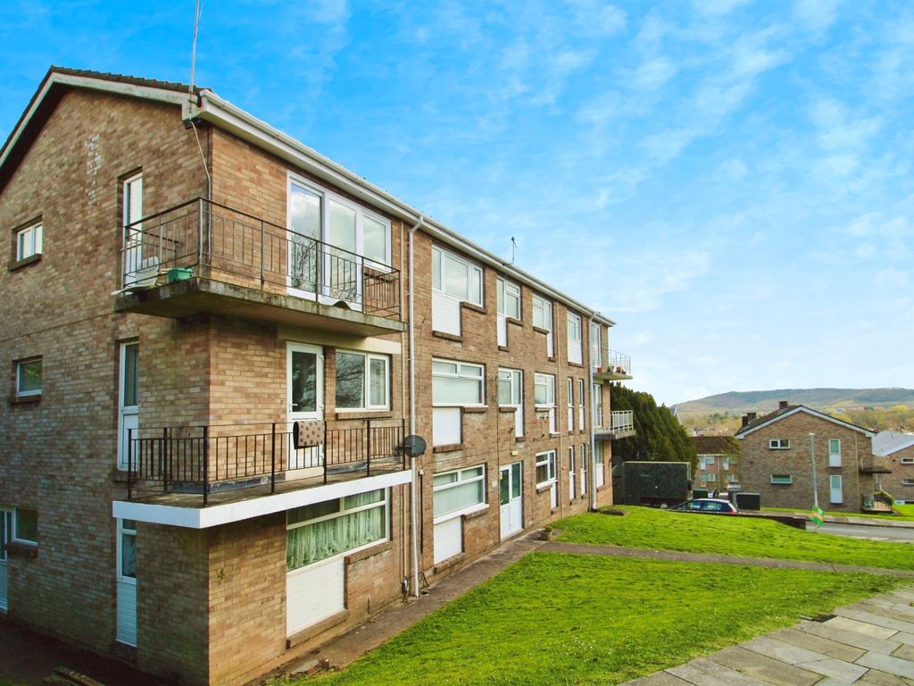 3 bed flat for sale in Greenland Crescent, Fairwater, Cardiff CF5, £