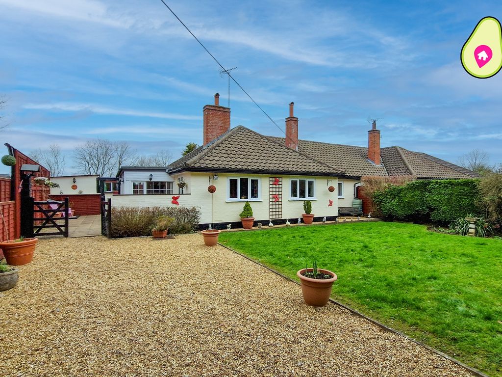 3 bed semidetached bungalow for sale in Priors Court, Hermitage