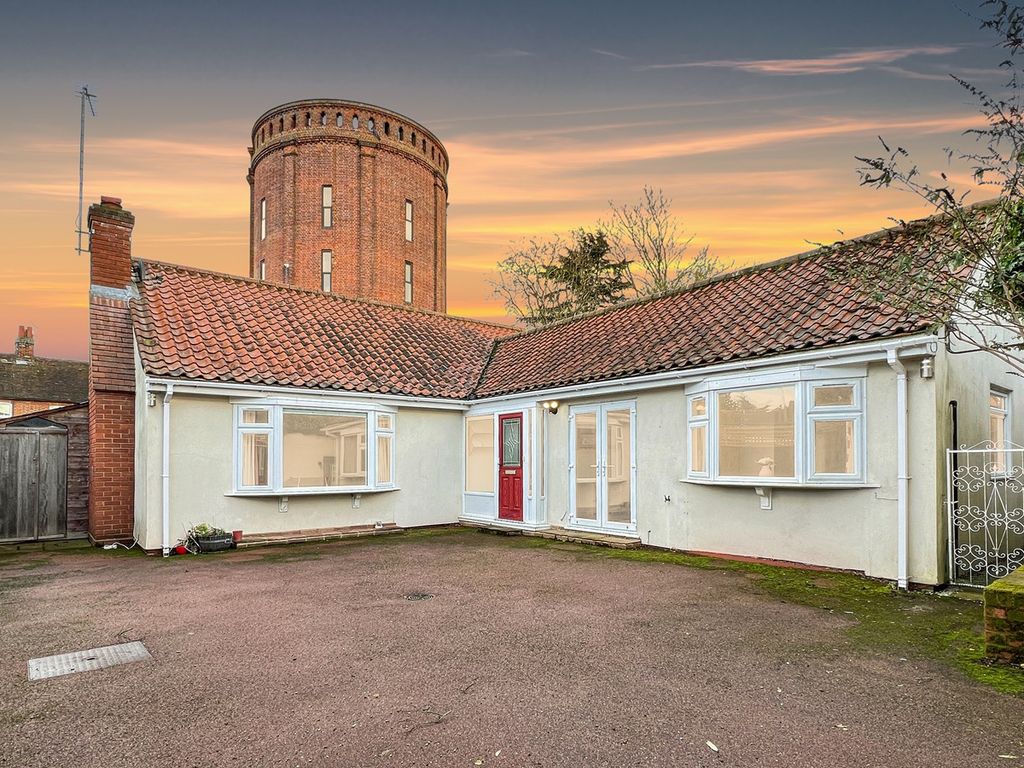 3 bed bungalow for sale in Head Street, Halstead CO9, £375,000 Zoopla