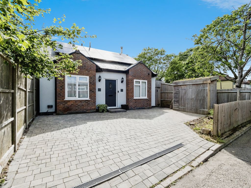 New home, 2 bed bungalow for sale in Honey Lane, Waltham Abbey, Essex