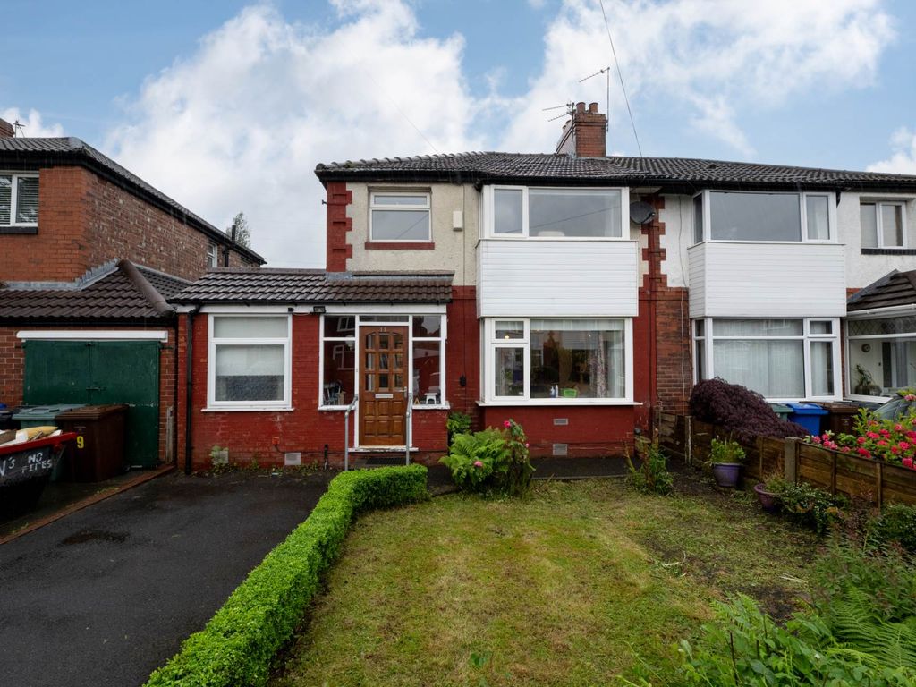 3 bed semidetached house for sale in Tamworth Avenue, Whitefield M45
