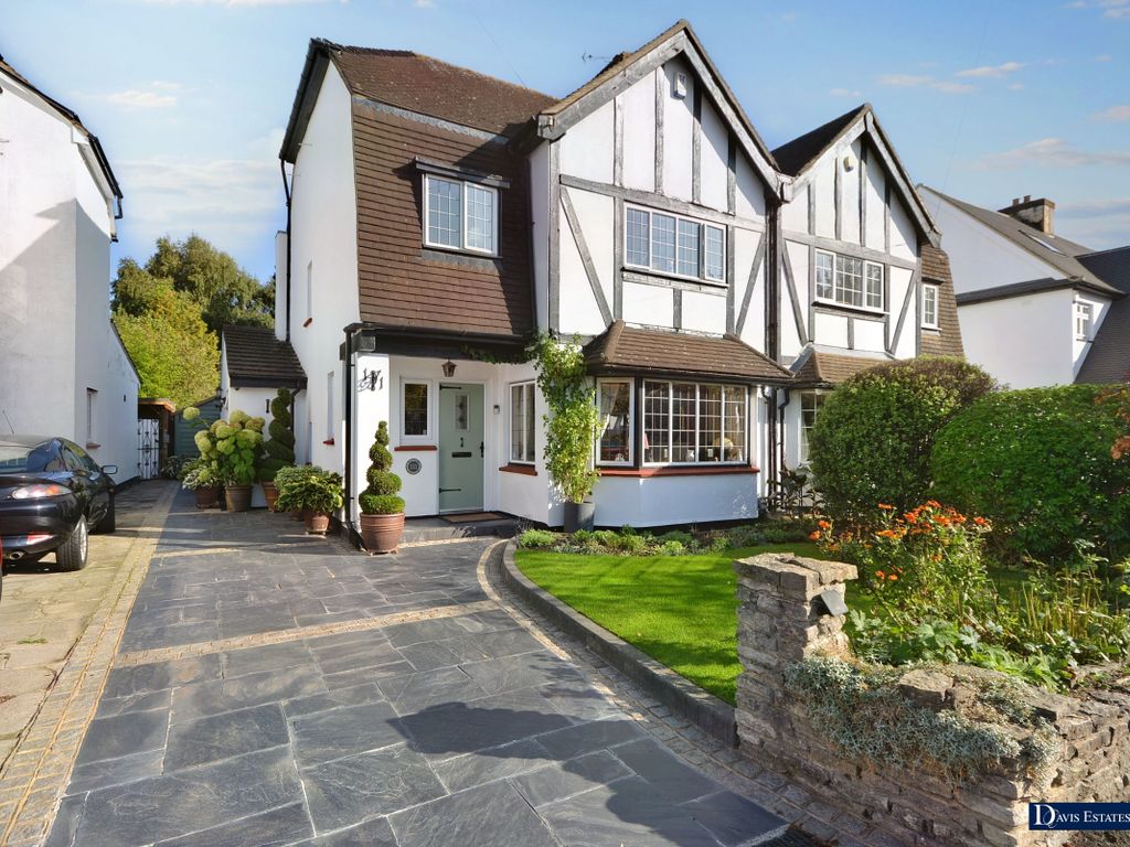 3 bed semidetached house for sale in Haynes Road, Ardleigh Green