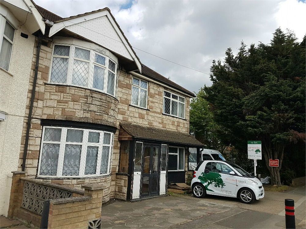 Studio to rent in West End Road, South Ruislip, Middlesex HA4, £995 pcm Zoopla