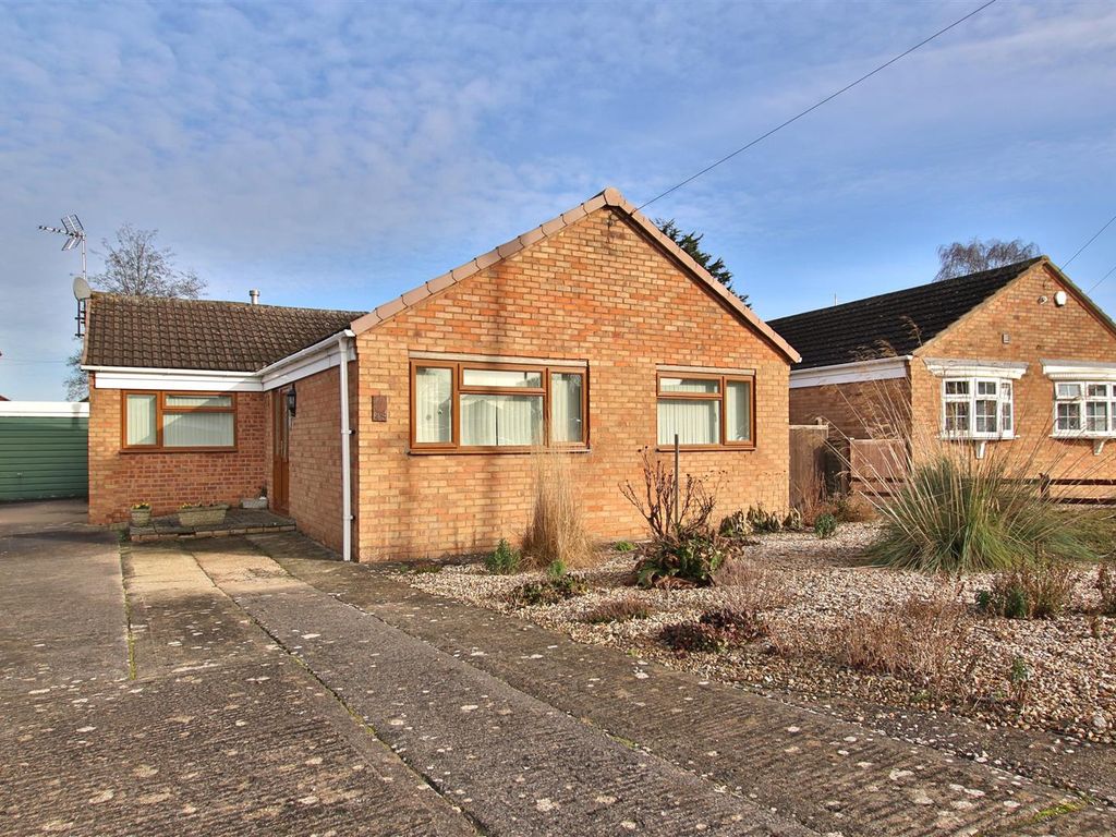 3 bed bungalow for sale in Thistle Downs, Northway, Tewkesbury GL20, £