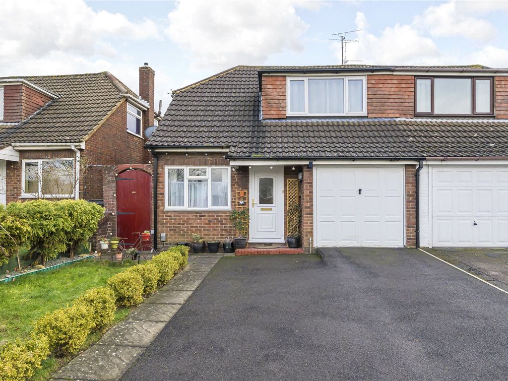3 bed semidetached house for sale in Slade Drive, Coleview, Wiltshire