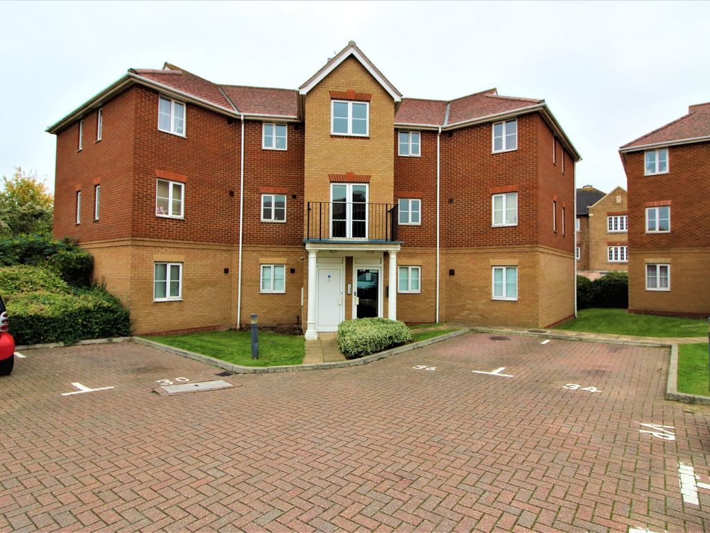2 bed flat to rent in John William Close, Chafford Hundred, Grays RM16