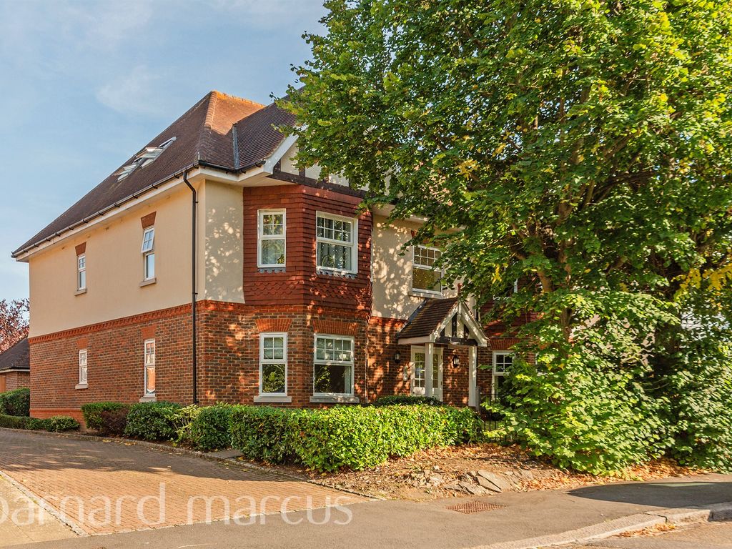 2 bed flat for sale in Rosebery Road, Cheam, Sutton SM1, £400,000 Zoopla