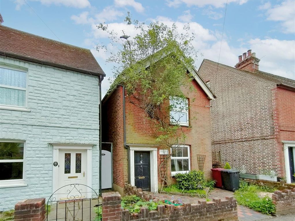 2 bed detached house for sale in Petersfield Road, Midhurst GU29, £