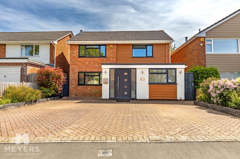 4 bed detached house for sale in Locksley Drive, Ferndown BH22, £